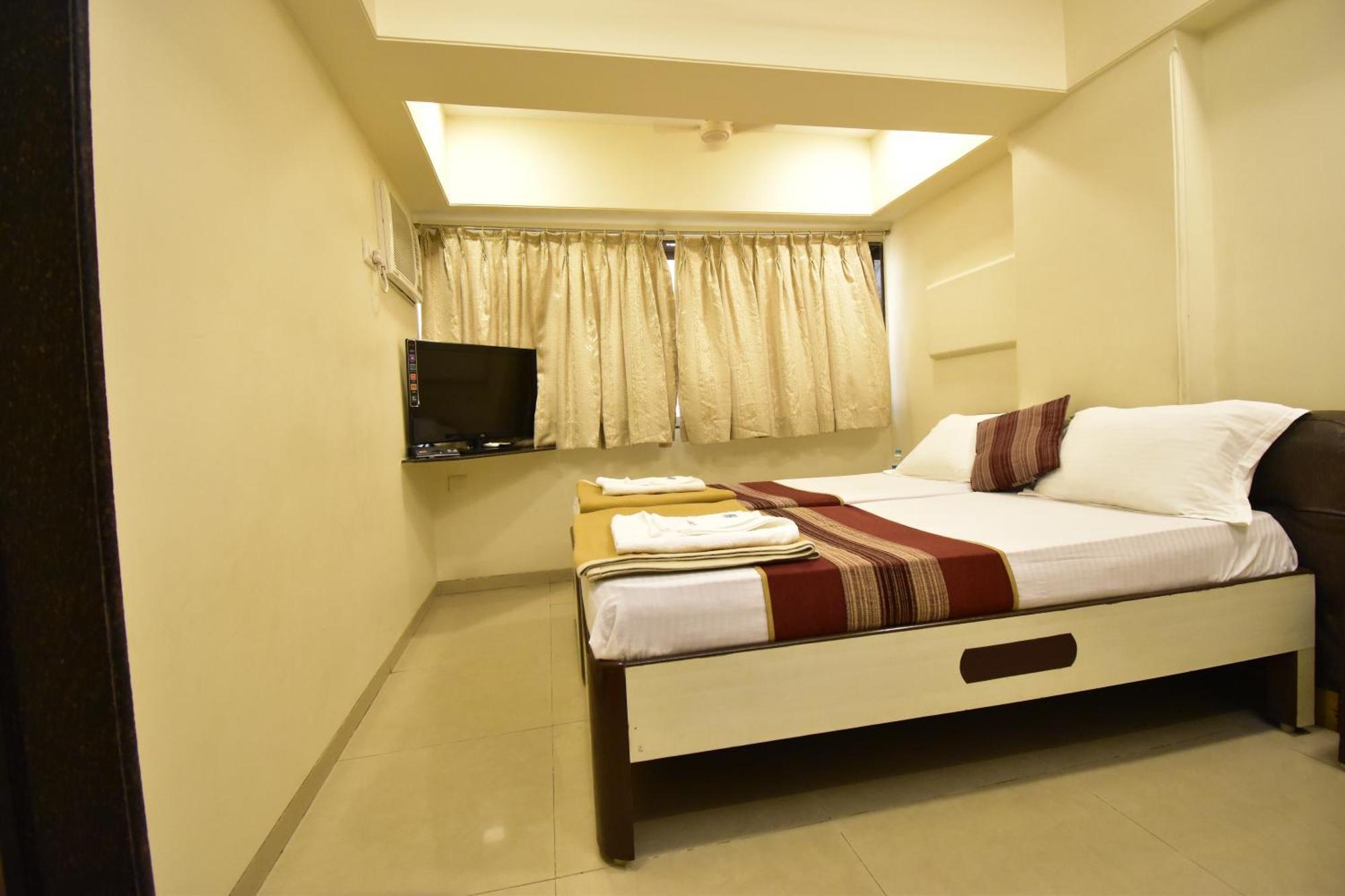 Hotel Kalpana Palace, Мумбаи Экстерьер фото