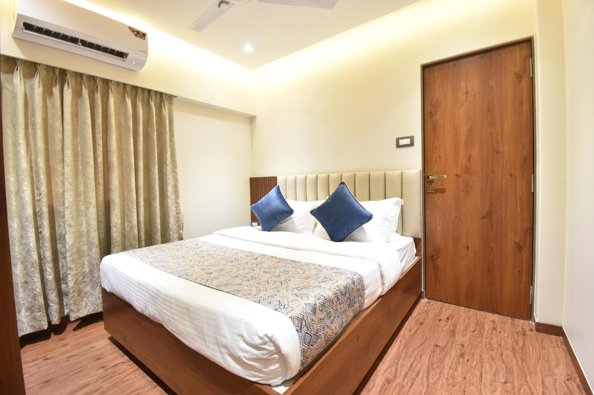 Hotel Kalpana Palace, Мумбаи Экстерьер фото