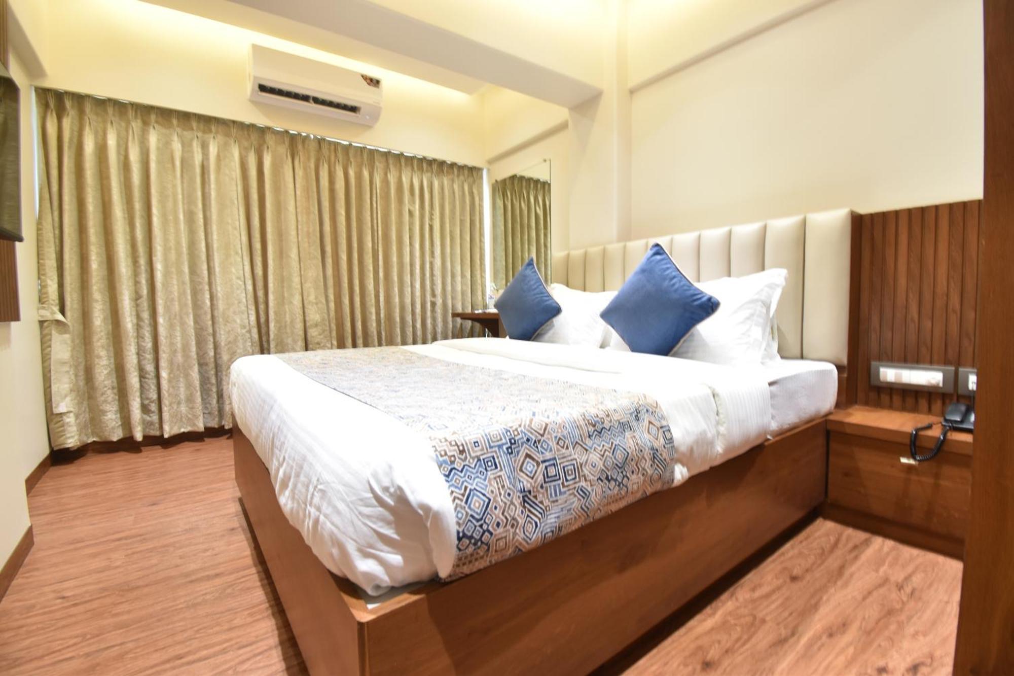 Hotel Kalpana Palace, Мумбаи Экстерьер фото