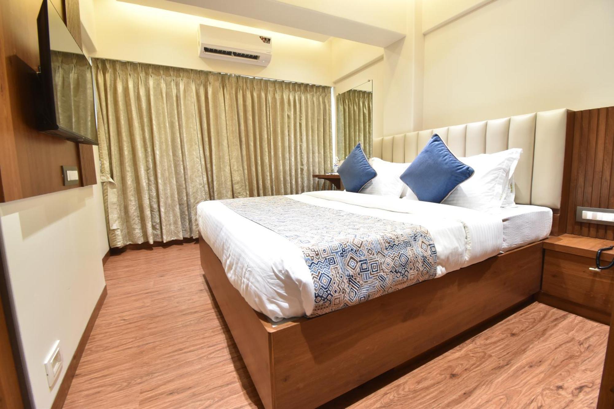 Hotel Kalpana Palace, Мумбаи Экстерьер фото