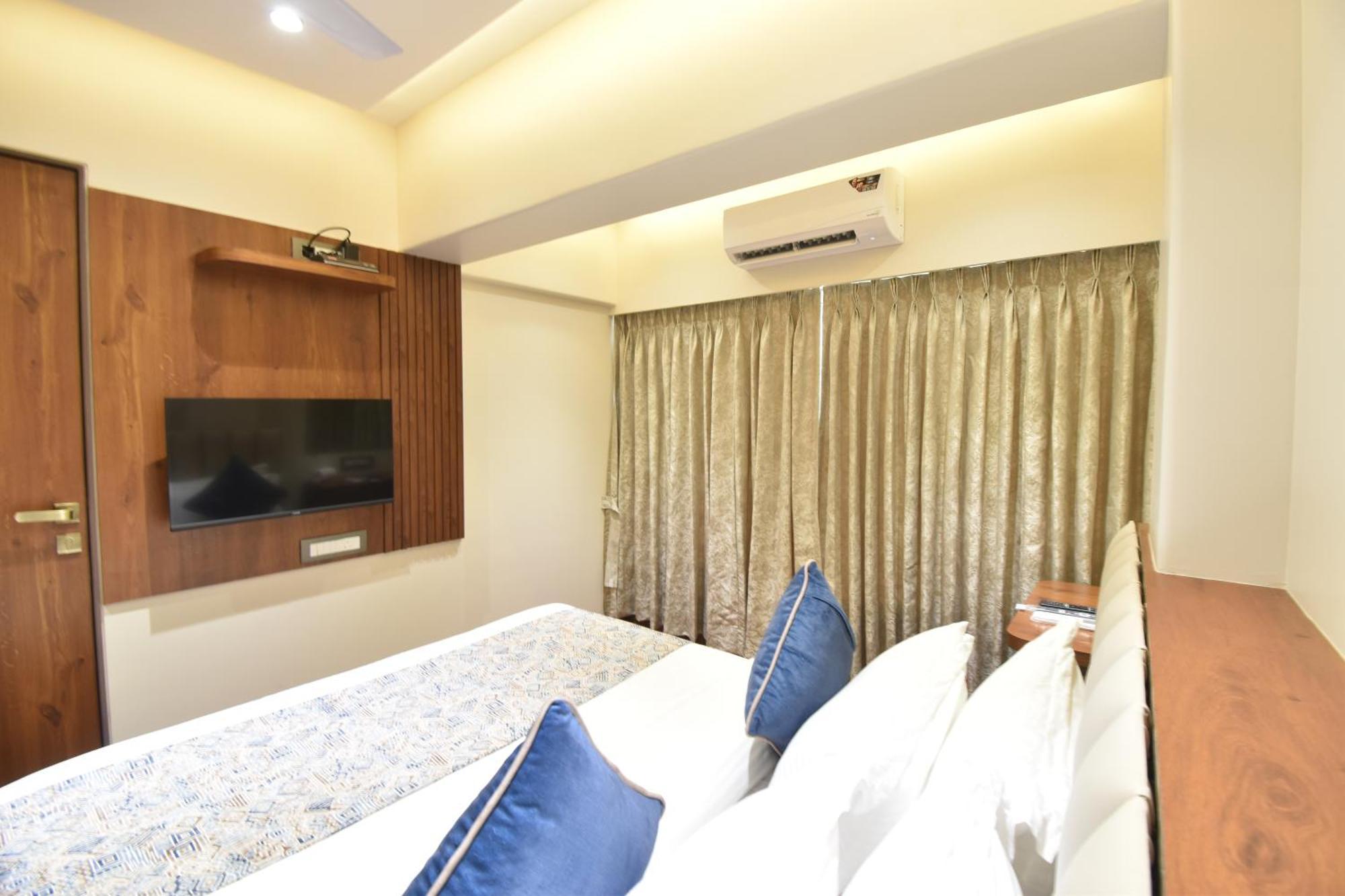 Hotel Kalpana Palace, Мумбаи Экстерьер фото