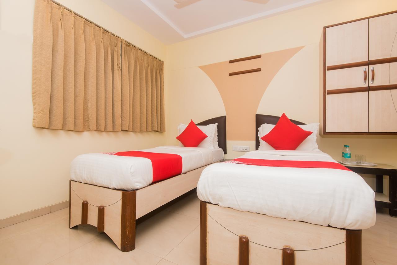 Hotel Kalpana Palace, Мумбаи Экстерьер фото